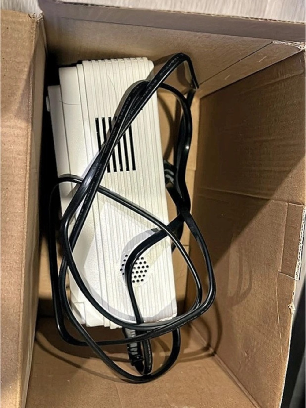 Eokley LED Projector with Original Box - Picture 4 of 6